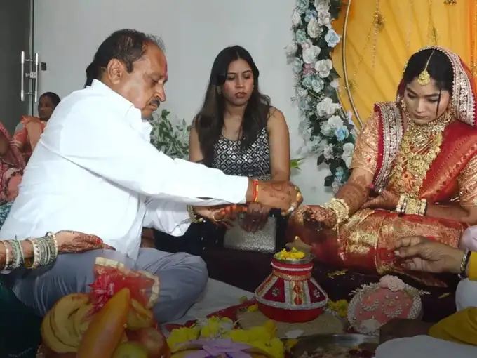 पति की हत्या की आरोपी सोनम रघुवंशी की शादी का पूरा एल्बम: खुशी और गहरे राज का चेहरा