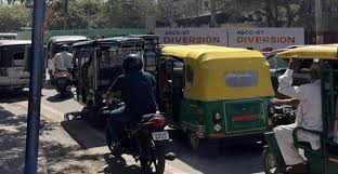 मेट्रो निर्माण से आगरा में लगा भारी जाम, सांसद नवीन जैन ने उठाए सवाल