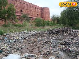Gandgi Near Lal Qila and Taj Mahal