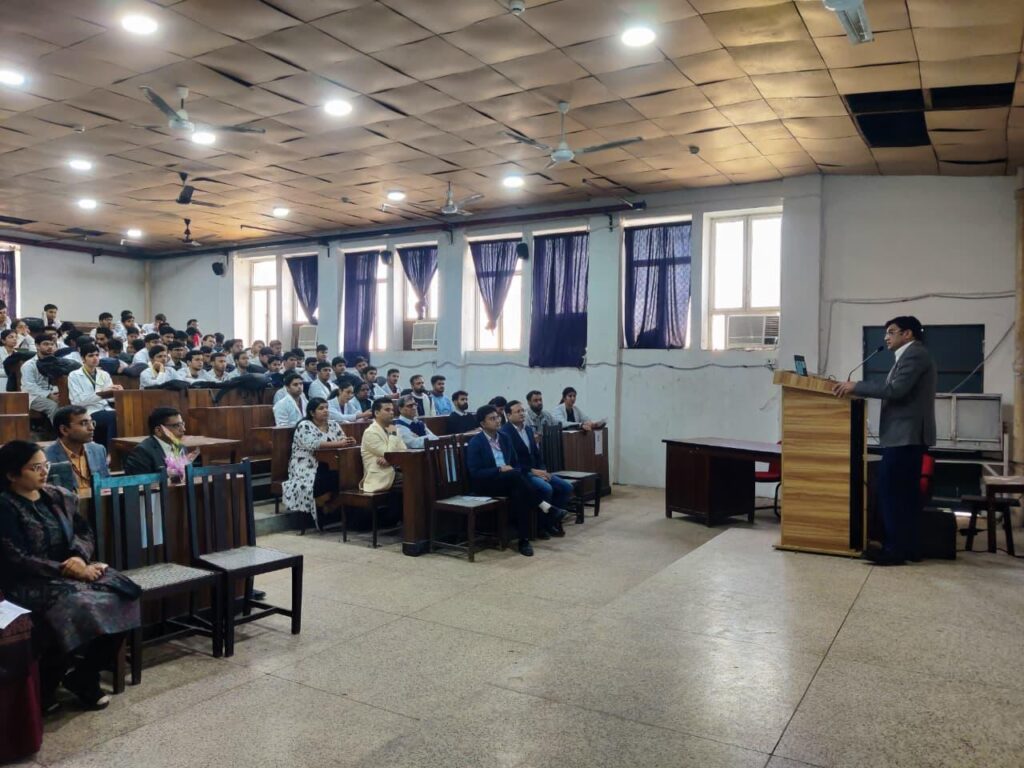 💊 एंटी माइक्रोबियल रजिस्टेन्स: आगरा में डॉक्टरों का जागरूकता महाअभियान