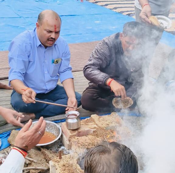 बिचपुरी कैंपस का आंदोलन भड़का: ग्रामीणों ने किया ‘बुद्धि–शुद्धि’ यज्ञ, आरबीएस कॉलेज प्रबंधन पर मनमानी और भ्रष्टाचार के आरोप