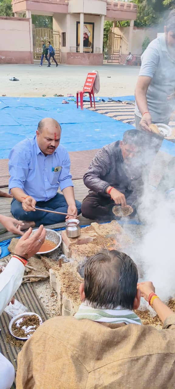 बिचपुरी कैंपस का आंदोलन भड़का: ग्रामीणों ने किया ‘बुद्धि–शुद्धि’ यज्ञ, आरबीएस कॉलेज प्रबंधन पर मनमानी और भ्रष्टाचार के आरोप