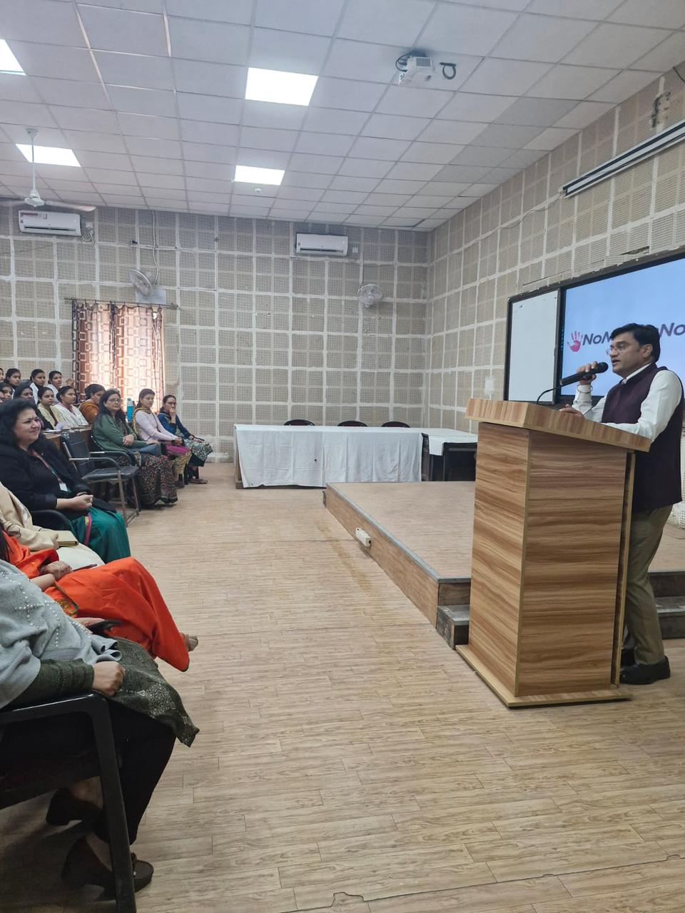 सरोजिनी नायडू मेडिकल कॉलेज में PoSH Act पर जागरूकता कार्यक्रम, महिलाओं की सुरक्षा के लिए मजबूत संकल्प