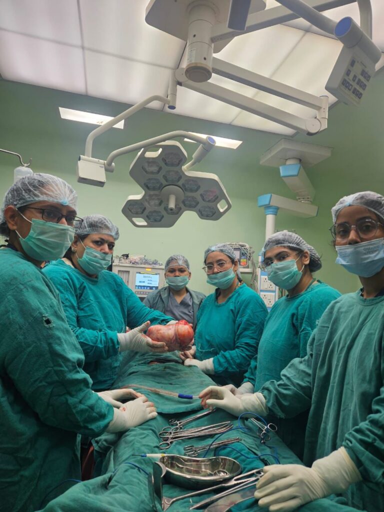 SN Medical College Agra doctors successful uterine tumor surgery