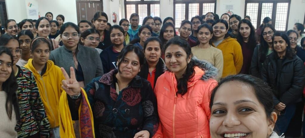 Students of SN Medical College, Agra