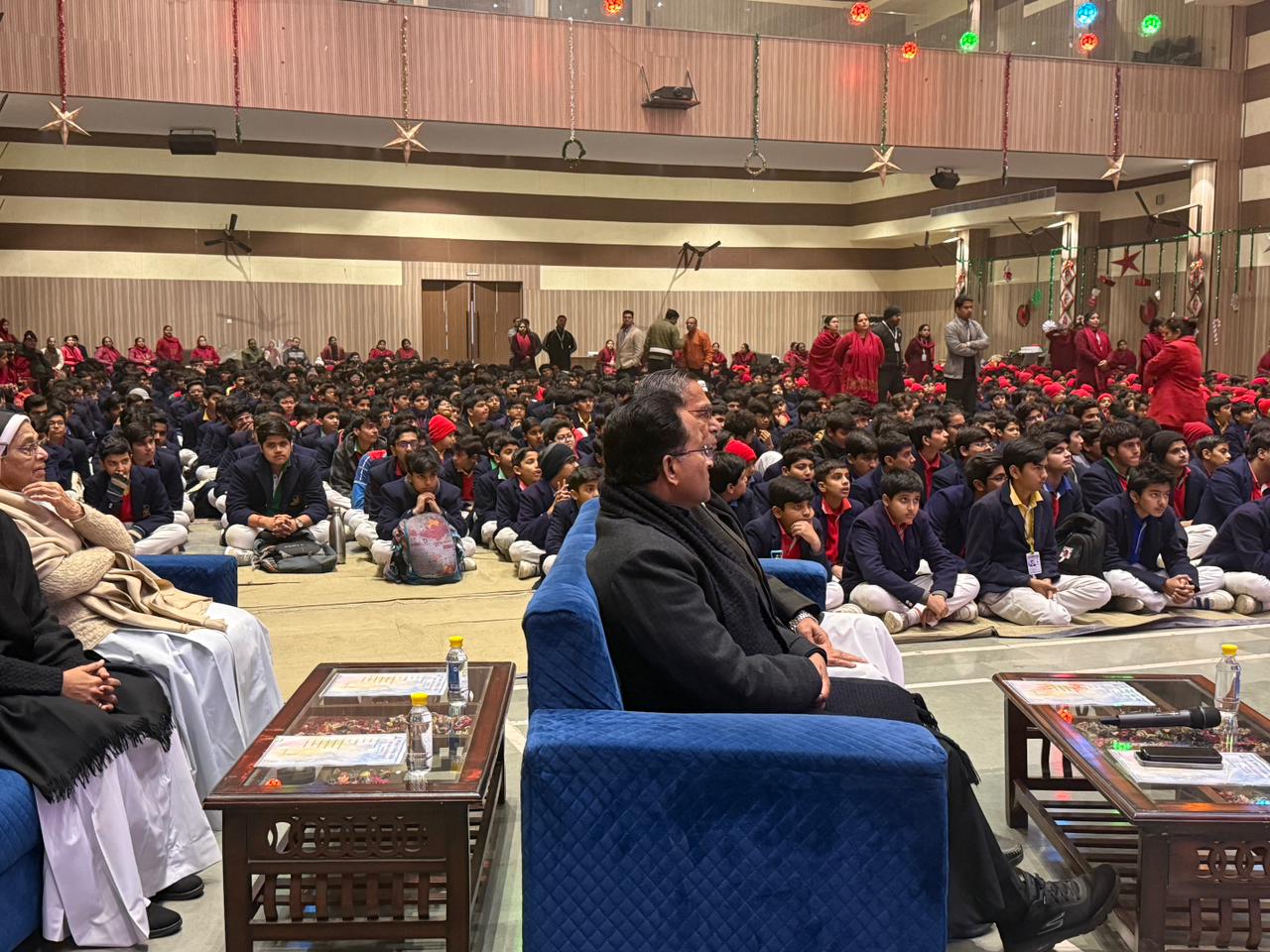 सेंट पीटर्स कॉलेज में क्रिसमस पर्व हर्षोल्लास के साथ मनाया गया, सांस्कृतिक प्रस्तुतियों ने बांधा समां