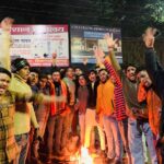 VHP and Bajrang Dal activists burning Bangladesh effigy in Agra protest