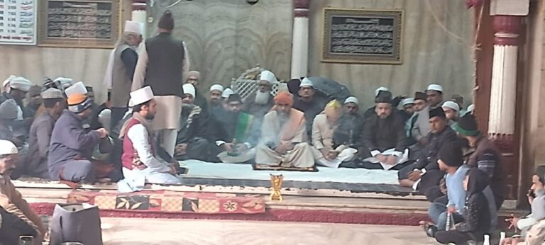 हज़रत सैय्यदना शाह अमीर अबुल उला रह. की दरगाह पर छटी शरीफ़ कुल