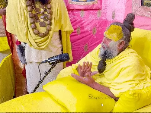 वृंदावन में विराट-अनुष्का ने ली ‘गुरु दीक्षा’: संत प्रेमानंद से मिले, गले में दिखी कंठी माला; अनुष्का बोलीं- महाराज जी हम आपके हैं