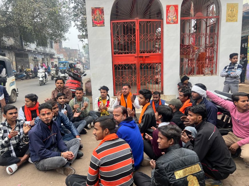 Agra Meat Shop Protest: मंदिरों के पास मीट की दुकानों पर ‘संग्राम’; विहिप-बजरंग दल का अल्टीमेटम, पुलिस के फूले हाथ-पांव; जानें पूरा मामला