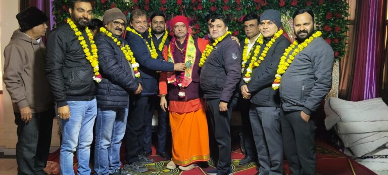 Akhil Bhartiya Brahmin Mahasabha Agra team reclaimed plot from land mafia Rajeev Sharma felicitated