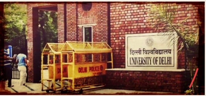 विश्वविद्यालयों में पाठ्यक्रम बदलाव और अकादमिक स्वतंत्रता पर संकट