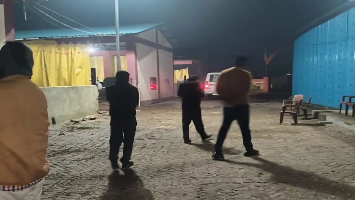 आदेश दरकिनार, आधी सर्दी यूं ही निकल गई: वाराणसी के गोवंश आश्रय स्थल में बोरा तक नहीं पहुंचा