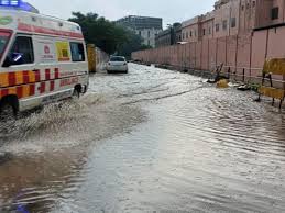 Agra Smart City negligence water pipeline inside sewer line Tajganj area Jal Kal department refused handover