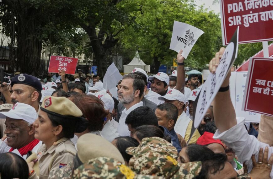 भारत में चुनाव आयोग, मतदाता सूची और लोकतंत्र पर संकट