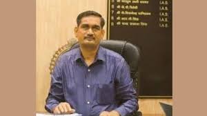 Mathura DM CP Singh suspends Peshkar Mahendra Singh corruption case SDM notice