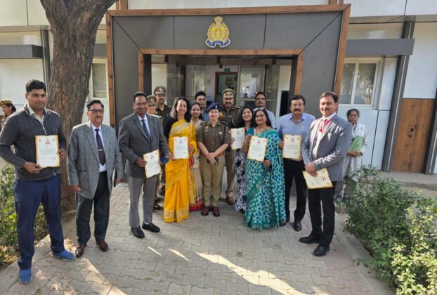 Agra Police Parivar Paramarsh Kendra Counselors Honored Taj News