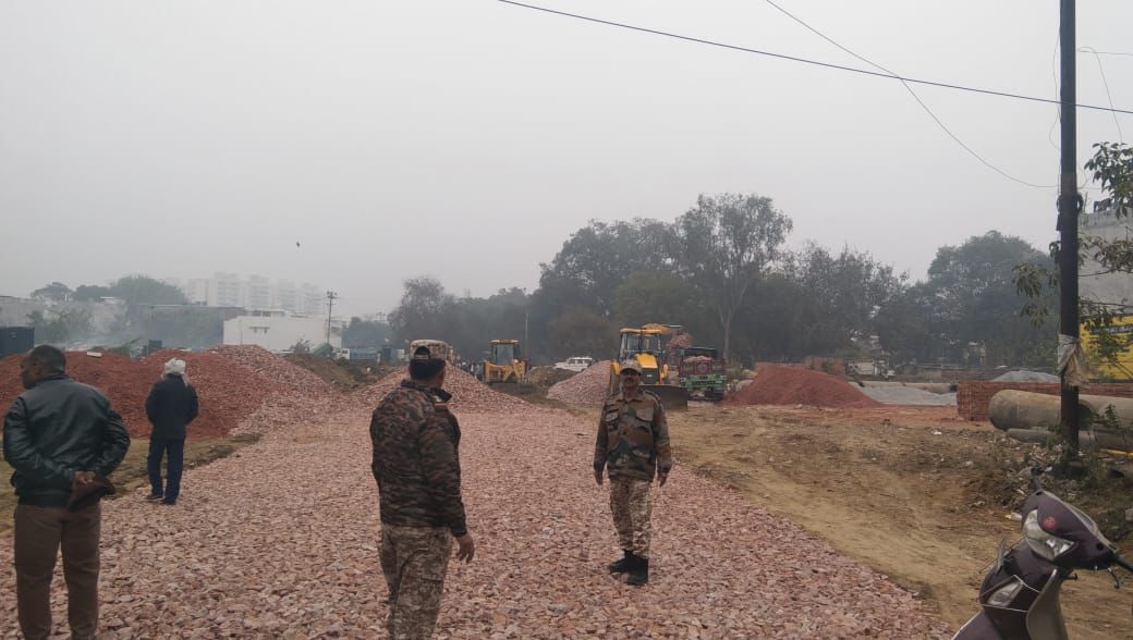 Sikandra Awas Vikas Parishad road construction work Agra news official inspection