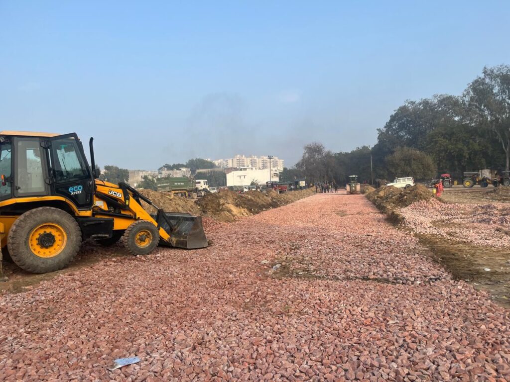 Sikandra Awas Vikas Parishad road construction work Agra news official inspection