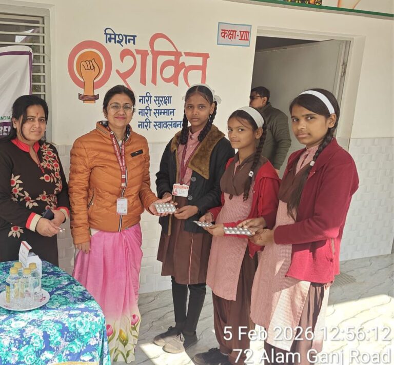 SN Medical College doctor Dr Ruchika Garg addressing students about cervical cancer vaccine at Sardar Patel School Agra health camp