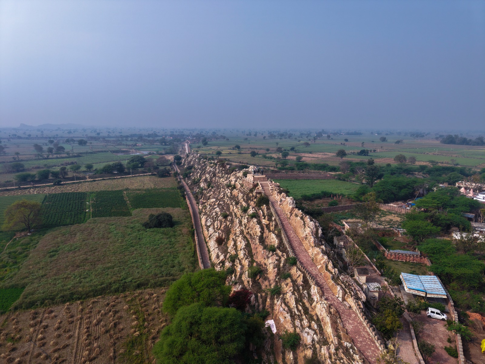 District Panchayat President Dr Manju Bhadauria meeting with Civil Society of Agra members regarding air pollution and dam repair.