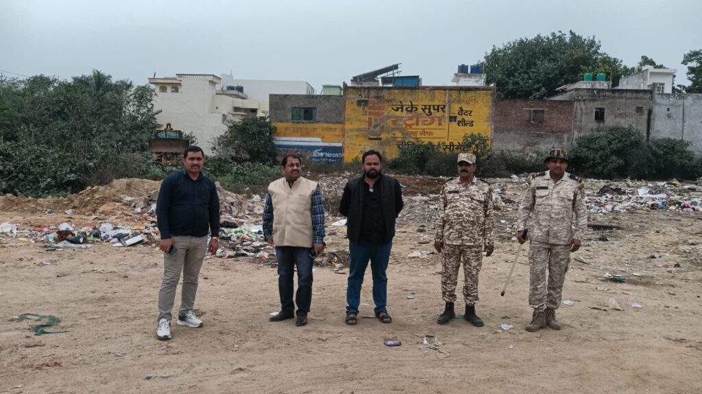 Anti encroachment drive in Sector 11 by Awas Vikas Parishad, JCB machine destroying illegal construction, Editor in Chief Thakur Pawan Singh Taj News