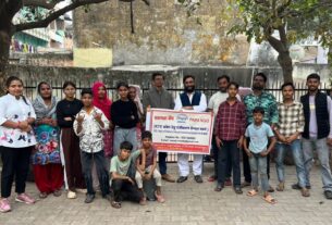 PAPA NGO organizing RTE admission assistance camp for poor children in Agra slums,