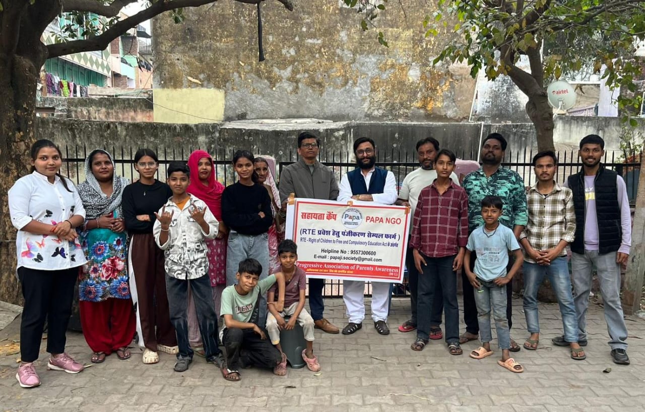 PAPA NGO organizing RTE admission assistance camp for poor children in Agra slums,