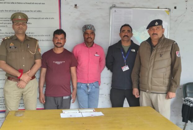 GRP Agra Cantt police team arrests two notorious mobile thieves at railway station, recovers stolen phones, Inspector Vikas Saxena