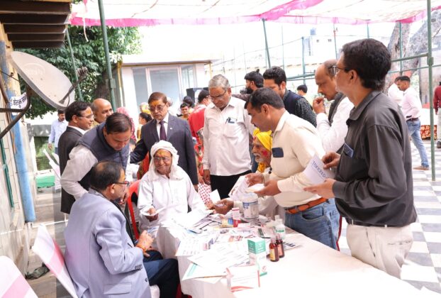Free health camp by Lions Club Agra Vishal and Diabetes Forum in Baldeo Mathura Taj News report