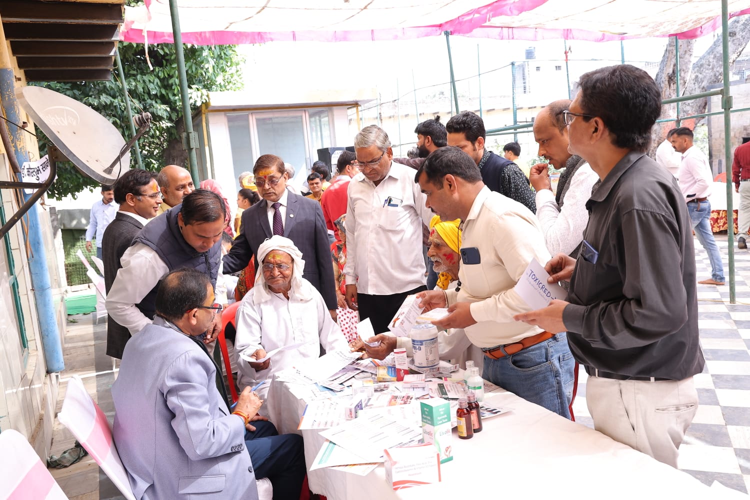 Free health camp by Lions Club Agra Vishal and Diabetes Forum in Baldeo Mathura Taj News report