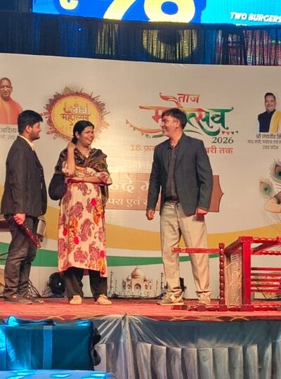 ताज महोत्सव 2026 में नाटक एक टूटी हुई कुर्सी का भावनात्मक मंचन