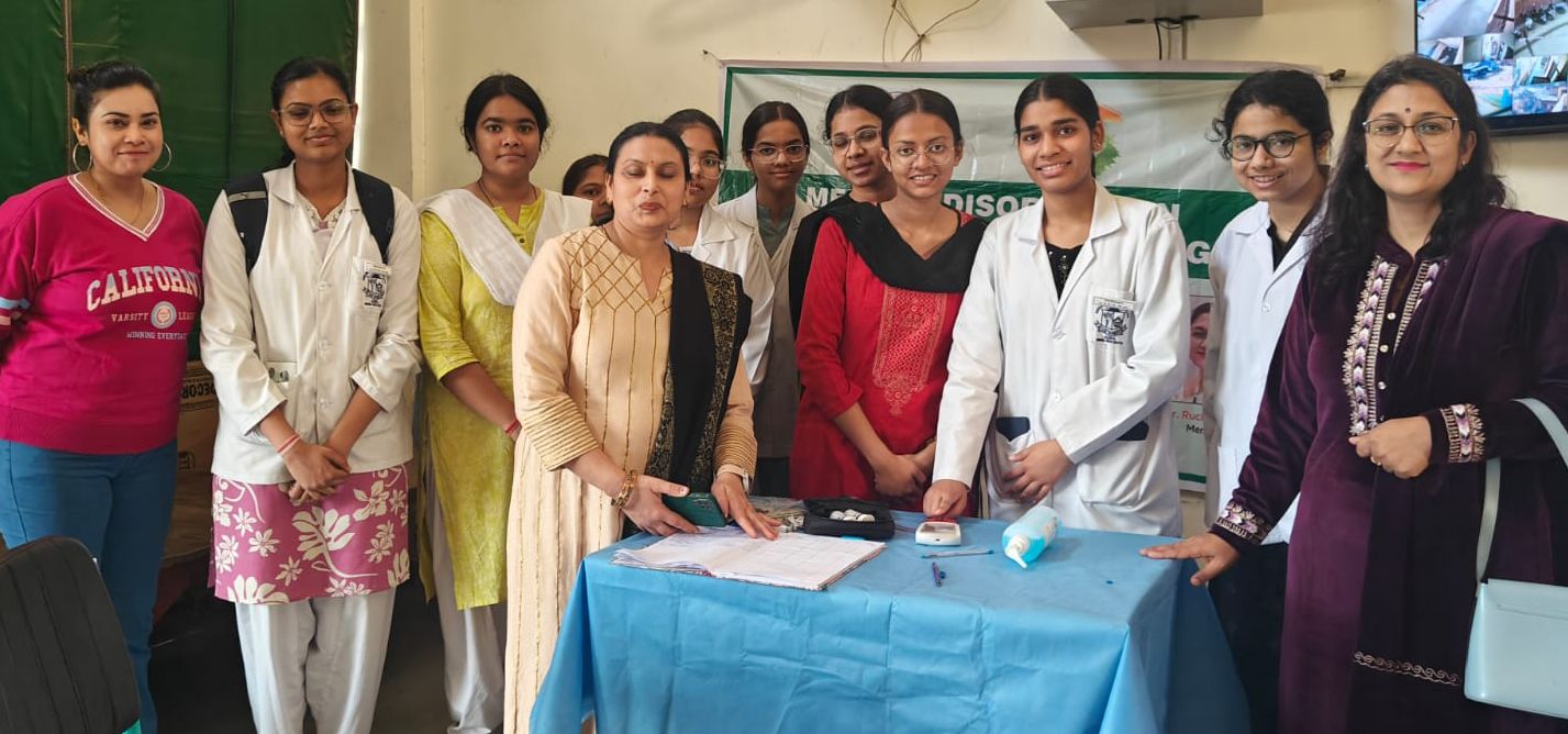 एसएन मेडिकल कॉलेज महिला छात्रावास में स्वास्थ्य जांच