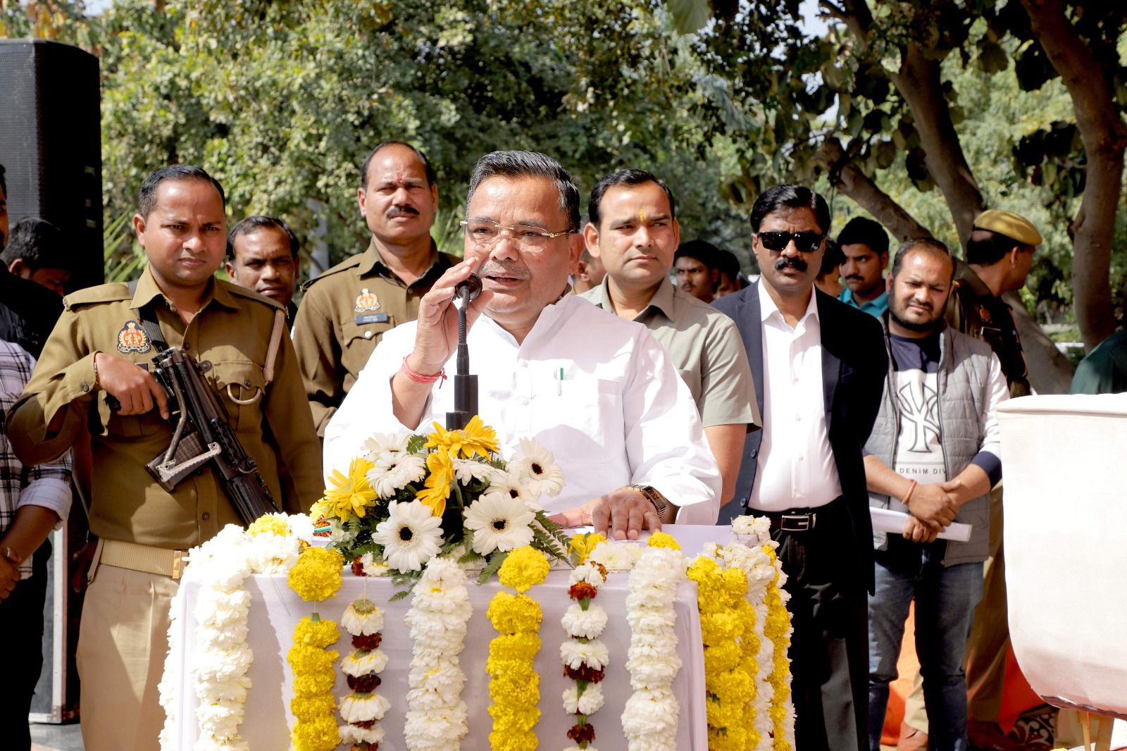 गीता गोविन्द वाटिका में ब्रज थीम के स्कल्पचर