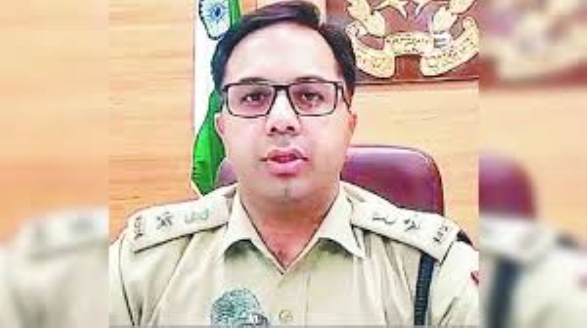 Agra Police Action Case 1 Dauki Arrest Case 2 Khera Rathore Warrantee Taj News