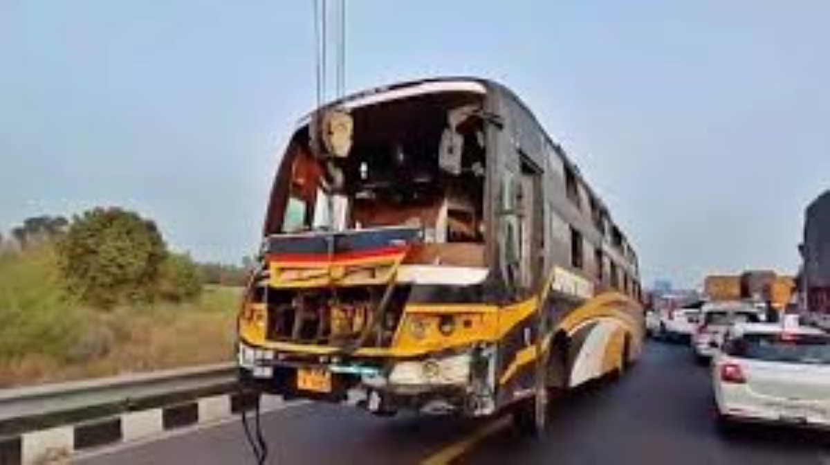 Purvanchal Expressway Bus Accident Lucknow Taj News Ground Report