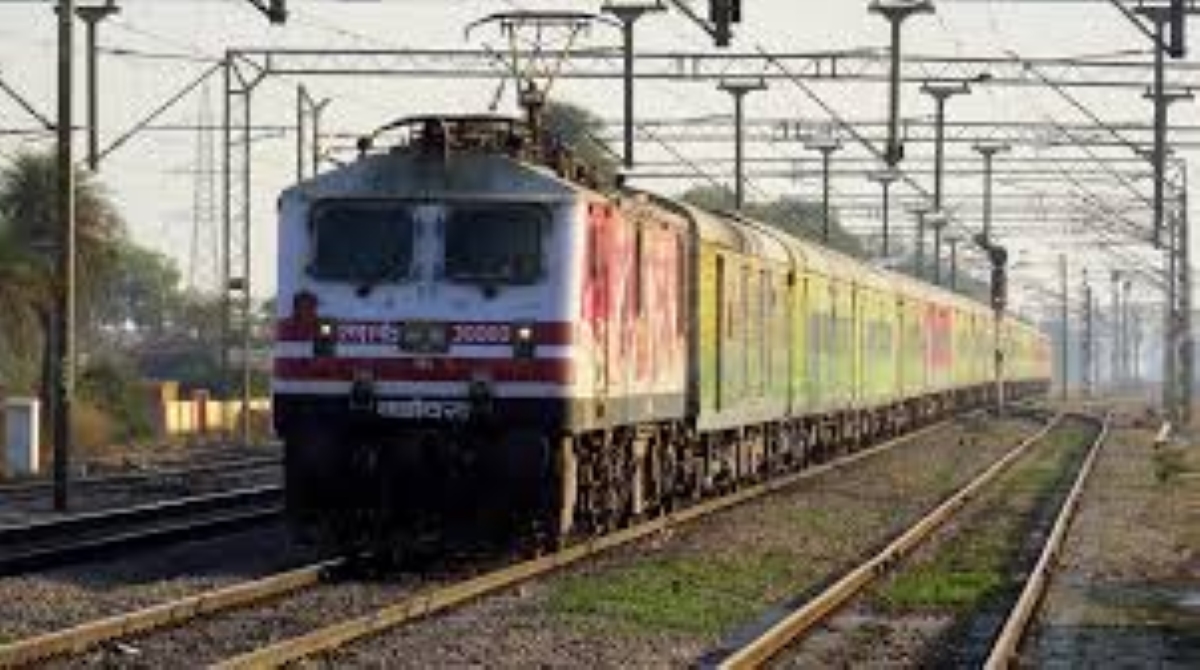 Mega bolock Train No 22209