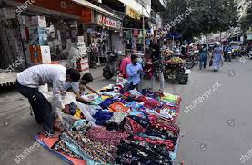 Agra Mangal Bazar Dispute Deori Road street vendors protest at Collectorate DM Arvind Bangari news