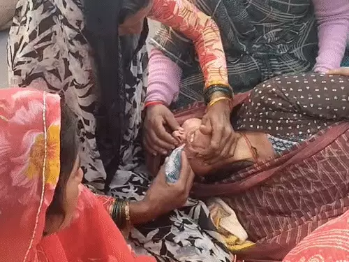 Protest in Lalitpur with dead body after UP Minister son Fortuner accident kills two youths.