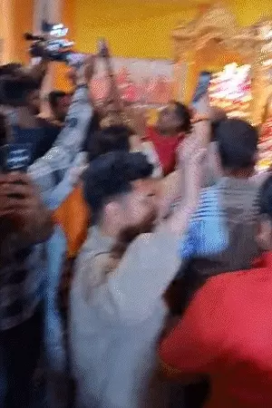 प्रयागराज में शंकराचार्य समर्थकों का जश्न