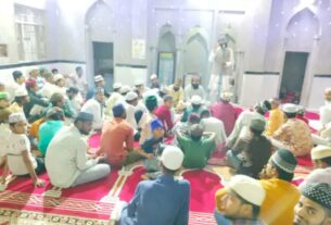 आगरा के फतेहाबाद स्थित नूरी मस्जिद में खतम-ए-कुरान