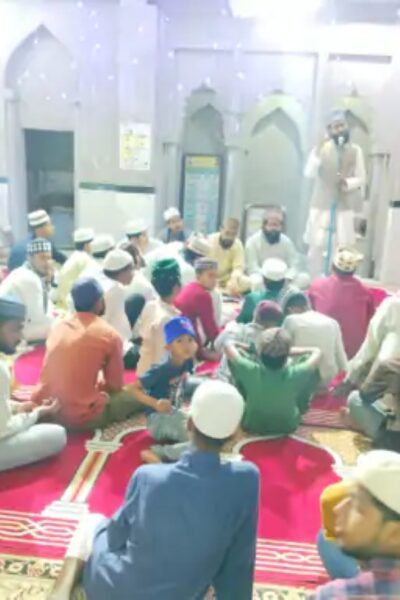 आगरा के फतेहाबाद स्थित नूरी मस्जिद में खतम-ए-कुरान