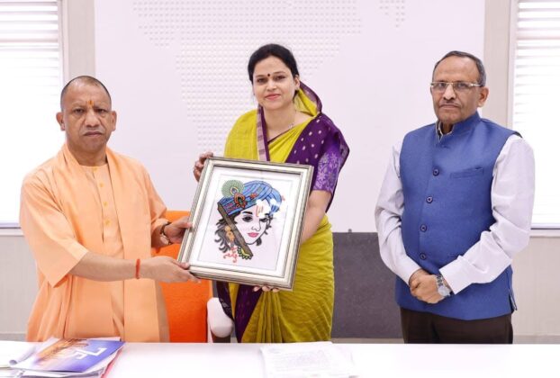 मुख्यमंत्री योगी से आगरा के विकास मुद्दों पर मुलाकात