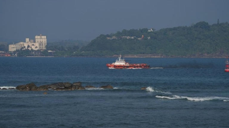 ईरानी जहाज पर सबमरीन से हमला और रेस्क्यू