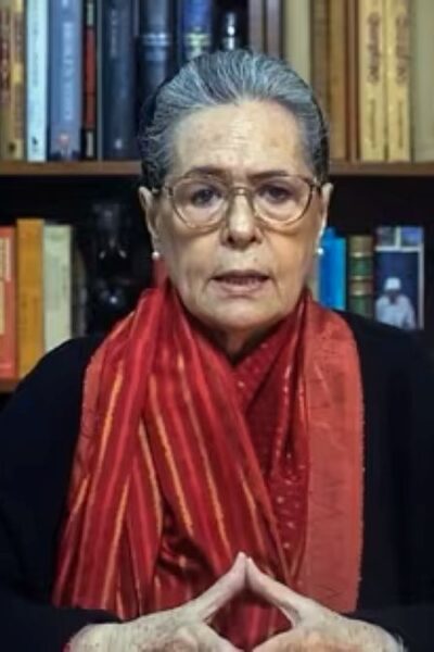 सोनिया गांधी का केंद्र पर हमला