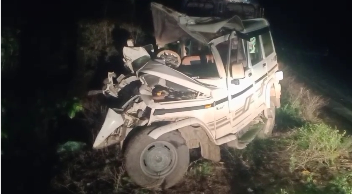 आगरा चित्राहाट बाह-इटावा मार्ग पर बोलेरो दुर्घटना में 5 श्रद्धालुओं की मौत और बचाव कार्य की रपट - ताज न्यूज़।