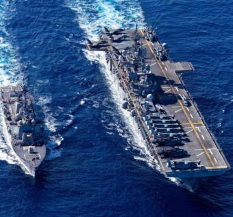 मिडिल ईस्ट में अमेरिकी मरीन कमांडो और USS त्रिपोली युद्धपोत की तैनाती, खार्ग द्वीप संकट - ताज न्यूज़।