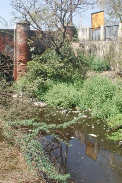 फतेहपुर सीकरी का ऐतिहासिक तेरह मोरी बांध जिसे पुनः जल संचय योग्य बनाने की मांग उठी