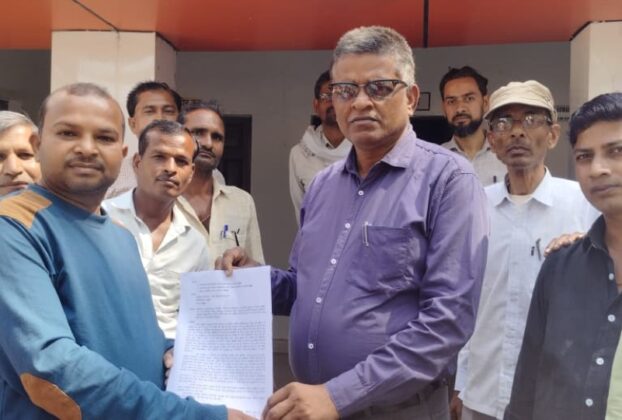 पनवाड़ी में मनरेगा कर्मियों का आक्रोश