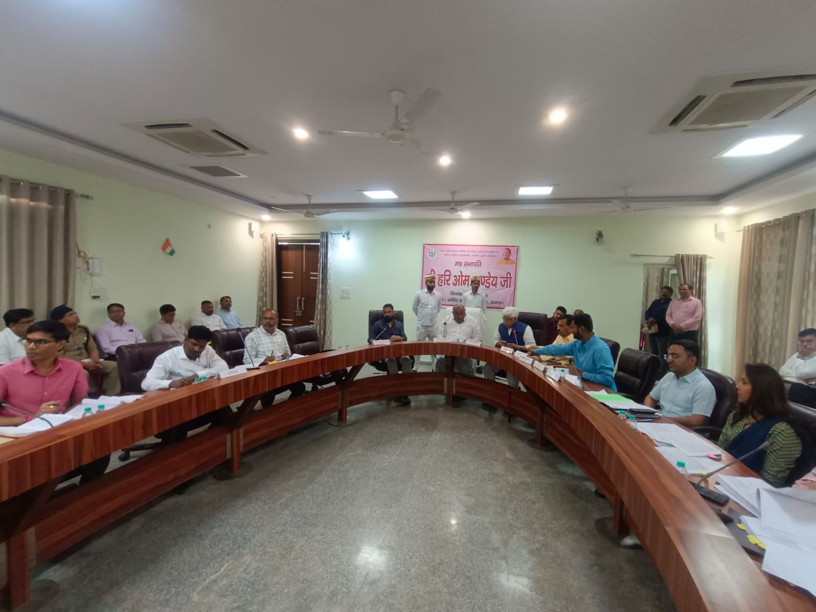 आगरा में नियम पुनरीक्षण समिति की बैठक